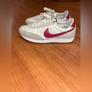 Nike Daybreak Cactus Flower S size 7.5 women